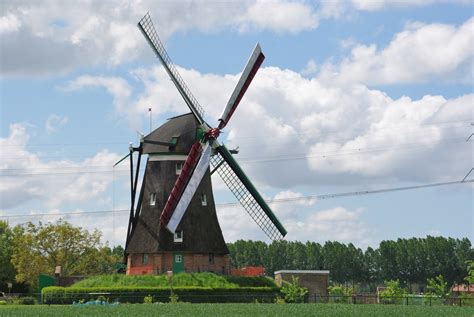 De Korenmolen Blazekop, een historisch monument in Ovezande.