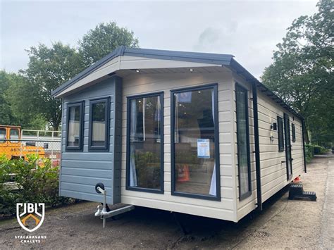 Illustratie van de Boston stacaravan met klassiek pannendak en moderne uPVC beplating