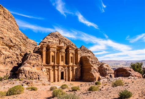 Foto van Petra, een van de belangrijkste attracties in Jordanië.