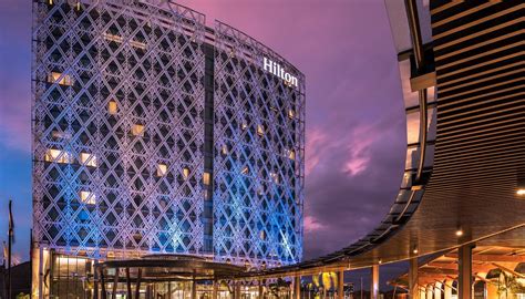 Beveiligde entree van een hotel in Port Moresby.