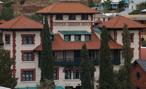 Een sfeervolle foto van het Copper Queen Hotel in Bisbee.