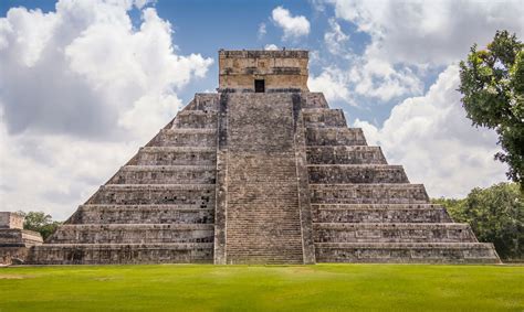 Illustratie van de piramide El Castillo in Chichén Itzá, Mexico