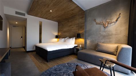 Gezellige hotelkamer met traditionele inrichting