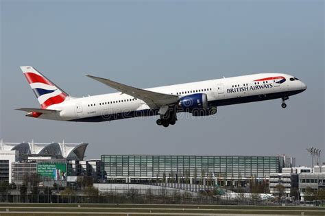 Illustratie van een British Airways vliegtuig met de Londense skyline op de achtergrond.