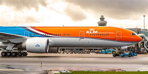 Een KLM Boeing 777-300ER met het speciale oranje kleurenschema.