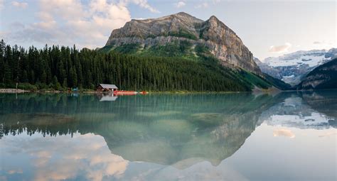 Turquoise gletsjermeer Lake Louise in Banff National Park