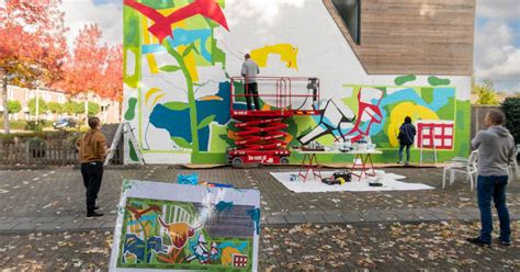 een kleurrijke straatkunstinstallatie in Argelès-sur-Mer