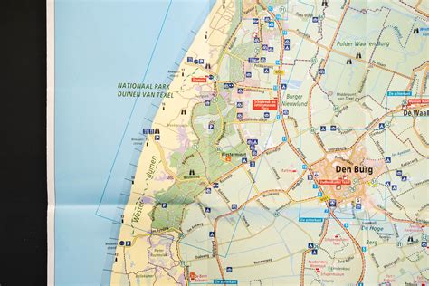 Kaart met wandelroutes en natuurparken op Menorca.
