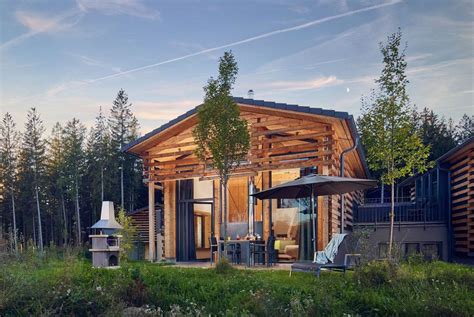 Alpenlandschap in de Allgäu met vakantiehuizen van Center Parcs op de voorgrond