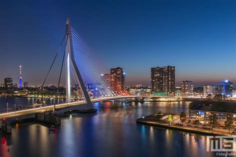 Panoramisch uitzicht op de skyline van Rotterdam met de Erasmusbrug