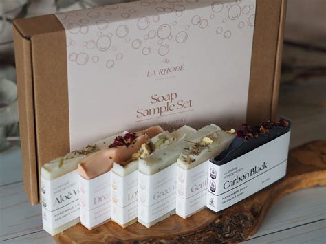 Set van vaste shampoo, conditioner en zeep bars voor op reis