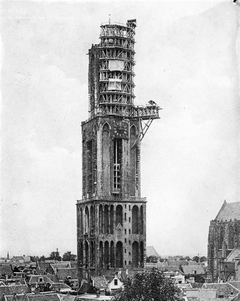 De Domtoren van Utrecht tijdens restauratie