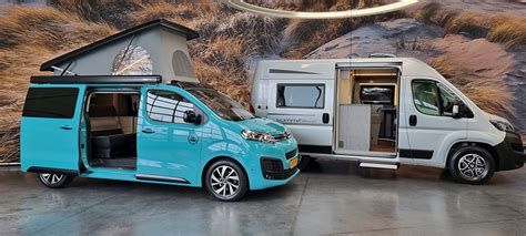 Collage van verschillende typen campers: een compacte buscamper, een half-integraal en een ruime integraalcamper