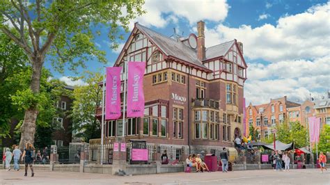 Collage van verschillende Amsterdamse musea, zoals Moco Museum en Ripley's Believe It Or Not!