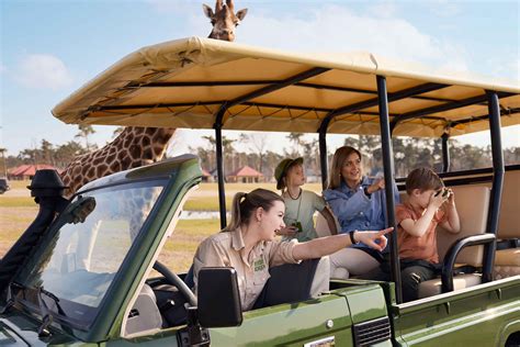 Familie op safari met gids