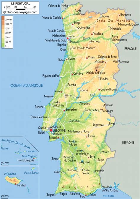 een kaart van Portugal met de belangrijkste steden en toeristische regio's aangegeven