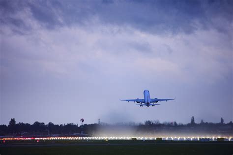 infographic met statistieken over geannuleerde vluchten en stakingen bij Ryanair