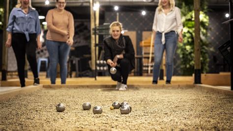 Collage van diverse faciliteiten in Parkhotel Hierden: biljart, bioscoop, jeu de boules