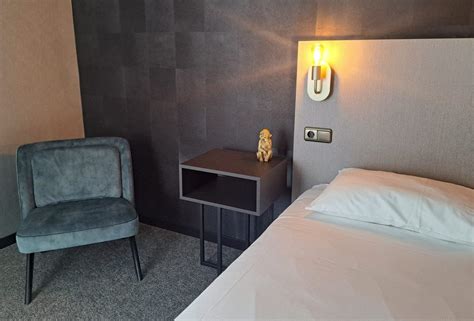 Interieurfoto van een luxe kamer in Parkhotel Hierden met terras