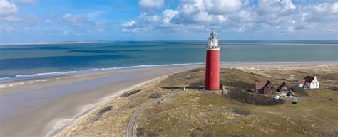 Vuurtoren van Texel met uitzicht op zee