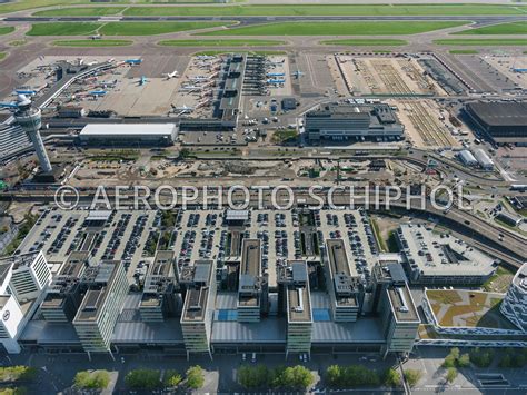 Foto van het stationsgebouw van Schiphol rond 1930