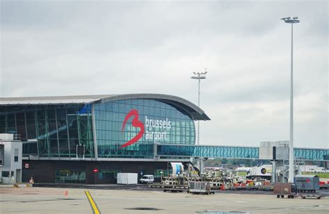 Luchtfoto van Brussels Airport (BRU) met aanduiding van terminals