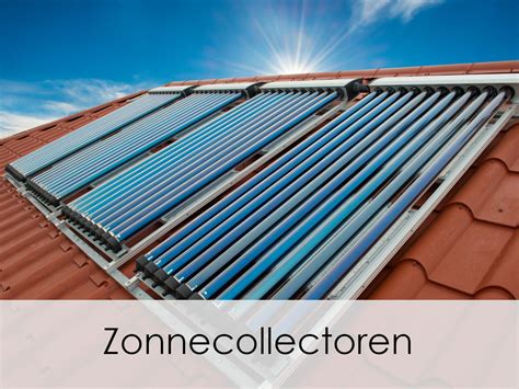 Illustratie van zonnecollectoren op het dak van een duurzame bungalow