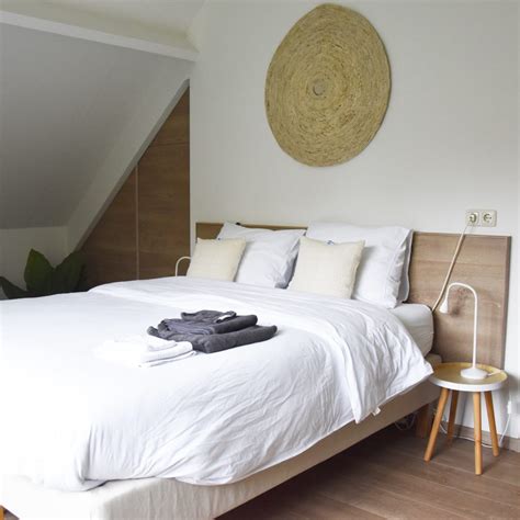 Slaapkamer met tweepersoonsbed in Vakantiehuisje Buuf