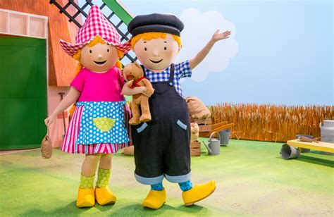 Karakters Fien en Teun in een feestelijke setting