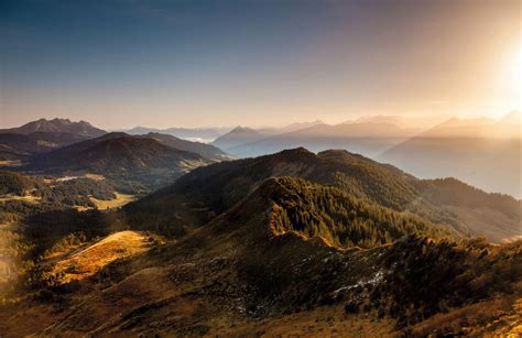 Landschap van de UNESCO-biosfeer Entlebuch met heidevelden en karstformaties.