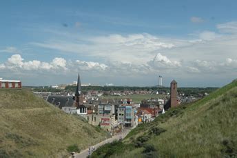 Overzichtskaart van campings in de omgeving van Wijk aan Zee met icoontjes voor faciliteiten