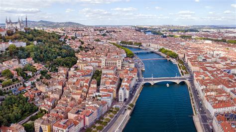 panoramisch uitzicht over Lyon met de Saône en Rhône rivieren
