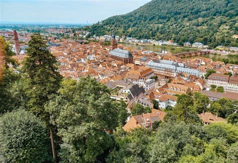 Uitzicht vanaf de Philosophenweg over de stad Heidelberg