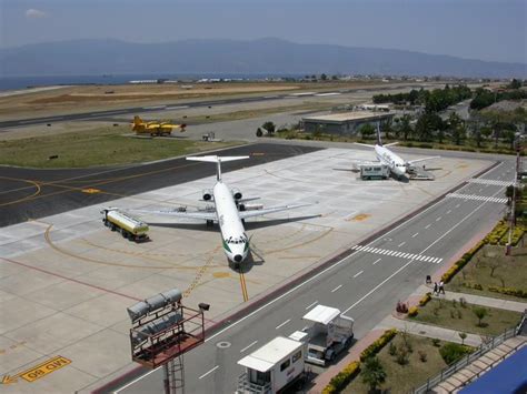 Foto van het gebouw van Tito Menniti Airport (Reggio Calabria).