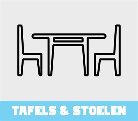 strandpaviljoen met tafels en stoelen op een zonnige dag