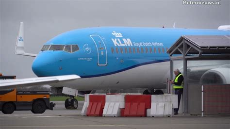 Luchthaven Eelde met een passagiersvliegtuig