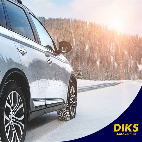 Illustratie van een auto met winterattributen zoals winterbanden en antivries sproeivloeistof.