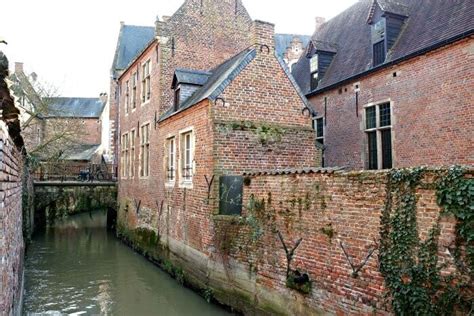 Het Groot Begijnhof van Leuven, een rustige middeleeuwse wijk.