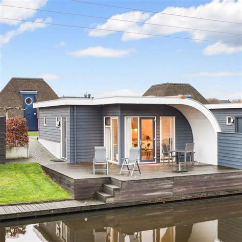 Illustratie van een rolstoelvriendelijke bungalow met duidelijke toegangsroutes.
