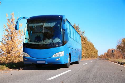 Moderne blauwe bus van Global