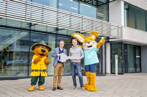 Infografiek die het geografische bereik en de diversiteit aan parken van Roompot en Landal GreenParks voor de fusie weergeeft.