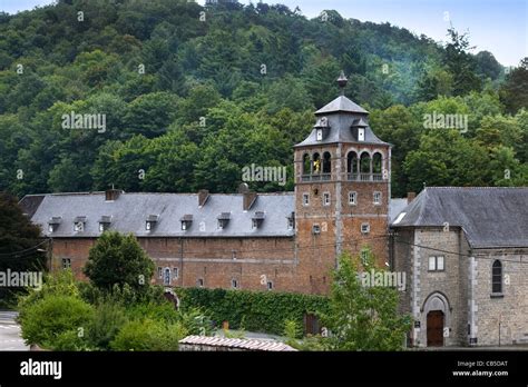 Illustratieve foto van de buitenkant van Pension Au Pied De L'Abbaye De Leffe in Dinant