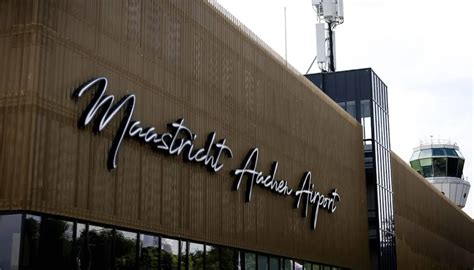 overzicht van de parkeerterreinen op Maastricht Aachen Airport