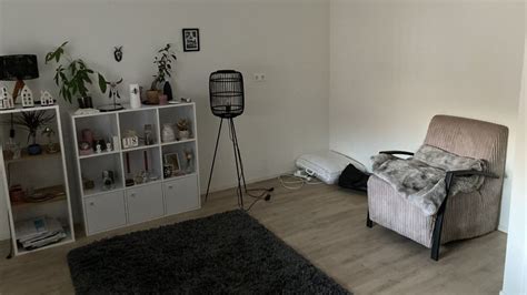 Voorbeeld van een thematisch ingerichte kamer bij Stee in Stad, met creatieve decoratie en comfortabele meubels.