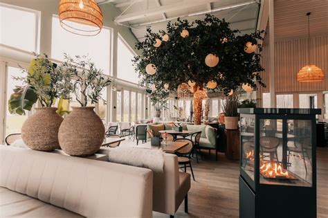 Stijlvol ingericht restaurant met terras