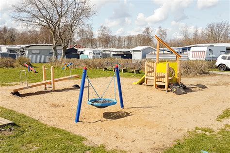 Overzicht van de speeltuin op Camping Pineta