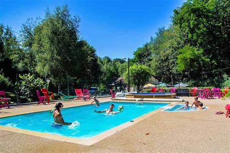 Landschap rondom Camping Les Bouleaux met rivier