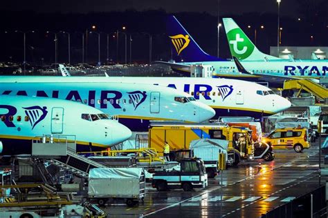 Illustratie van een Ryanair vliegtuig op Eindhoven Airport