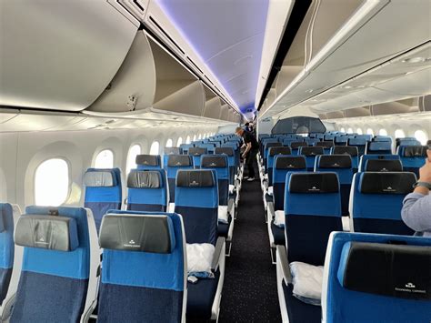 Interieur van een KLM Boeing 787-10 cabine