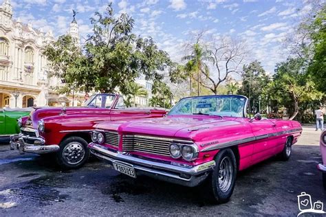 Kleurrijke oldtimers in Havana